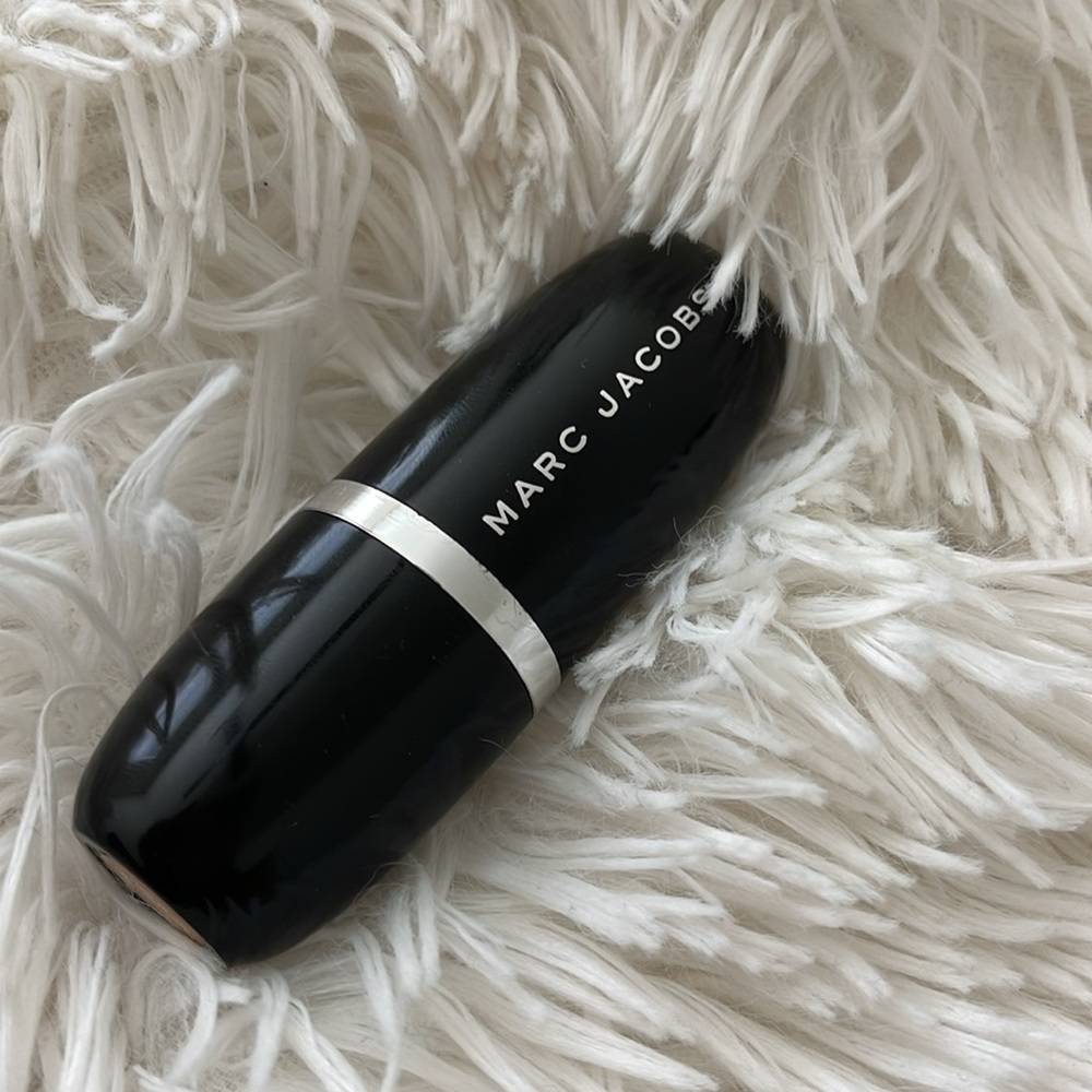 MARC JACOBS concealer